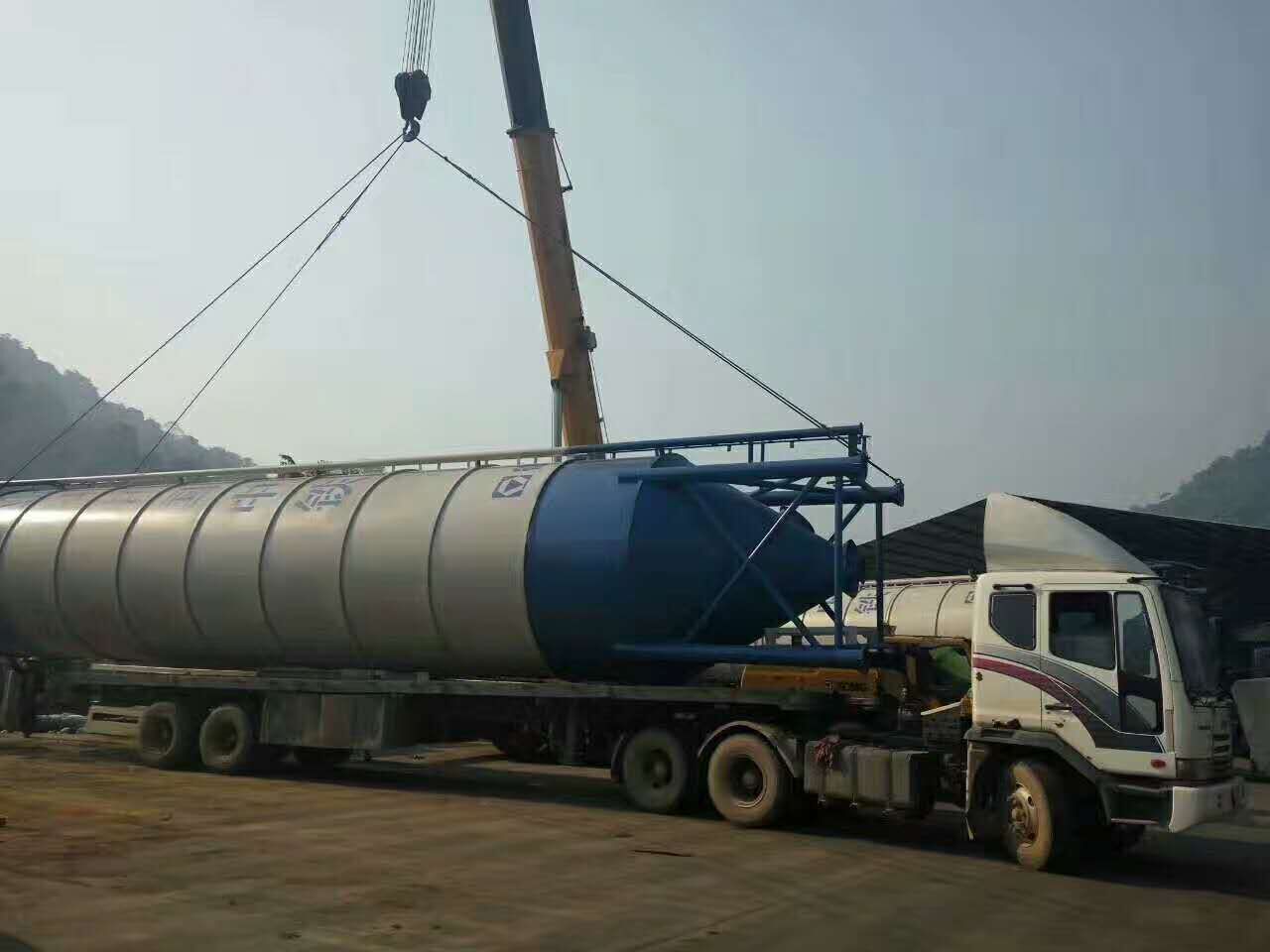 磨憨口岸承运中老铁路项目物资